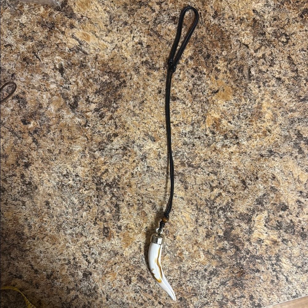 White and Gold Horn Pendant Keychain